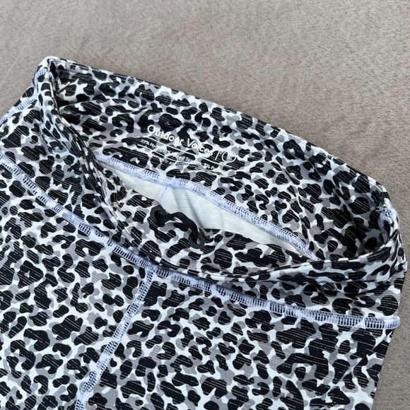 Outdoor Voices - TechSweat™ Flex 7/8 Legging - Snow Leopard Print - Picture 4 of 7